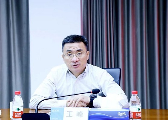王峰副州長首先對物產(chǎn)中大歐泰的熱情接待表示衷心的感謝 王峰副州長首先對物產(chǎn)中大歐泰的熱情接待表示衷心的感謝