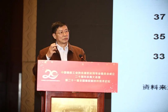 　中國(guó)汽車文化促進(jìn)會(huì)副會(huì)長(zhǎng)顧翔華
