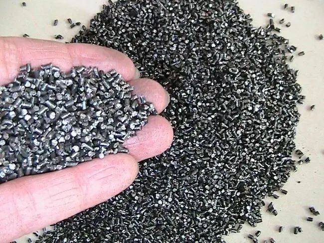 廢舊輪胎通過特殊處理，可以回收鋼絲、橡膠和炭黑