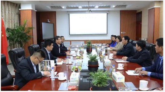 大業(yè)股份黨委書記竇寶森、董事長竇勇、總經(jīng)理鄭洪霞等，接待王鋒一行。