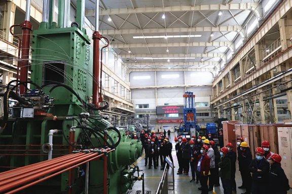 XMN-580+XMN-1000串聯(lián)密煉機(jī)和國內(nèi)首臺(tái)套650L密煉機(jī)等新產(chǎn)品創(chuàng)新研發(fā)成果 XMN-580+XMN-1000串聯(lián)密煉機(jī)和國內(nèi)首臺(tái)套650L密煉機(jī)等新產(chǎn)品創(chuàng)新研發(fā)成果