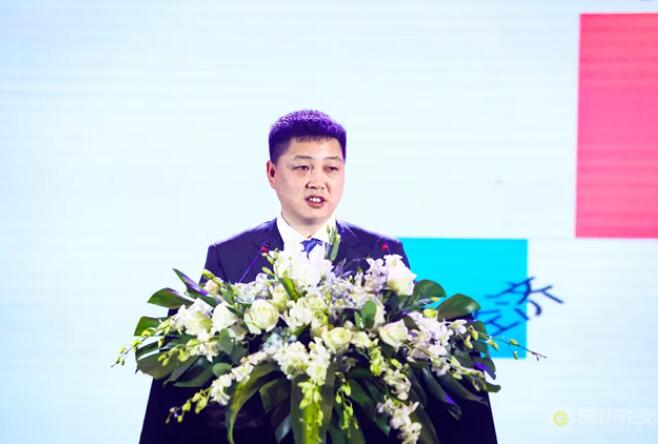 周秩軍做《國(guó)內(nèi)銷售工作報(bào)告》