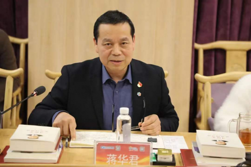 　遠東控股集團黨委副書記、遠東股份副董事長兼首席執(zhí)行官蔣華君