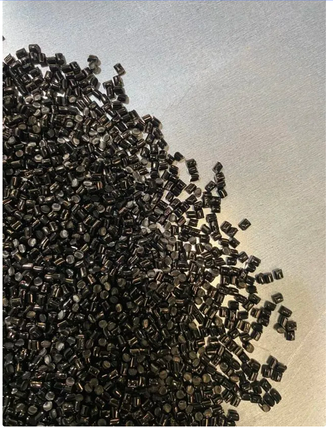 寶麗迪"黑色母粒"、"彩色母粒"這兩類占比超過50%的產(chǎn)品，均有使用卡博特的炭黑產(chǎn)品