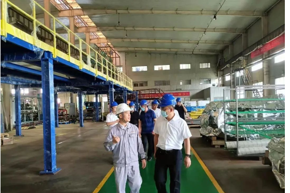 團(tuán)到廣西汽車集團(tuán)桂林新能源基地、桂林橡膠設(shè)計(jì)院有限公司、桂林橡膠機(jī)械有限公司等企業(yè)，實(shí)地考察