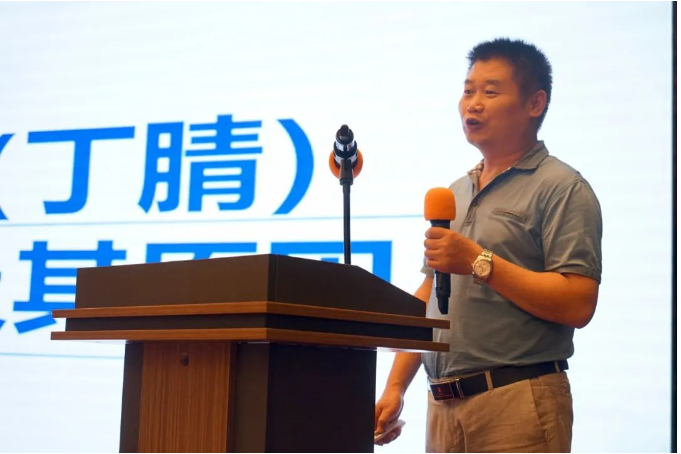 　凱迪西北橡膠有限公司高級工程師王永昌，分析了耐油密封產(chǎn)品用(丁腈)混煉膠常見問題及其原因。