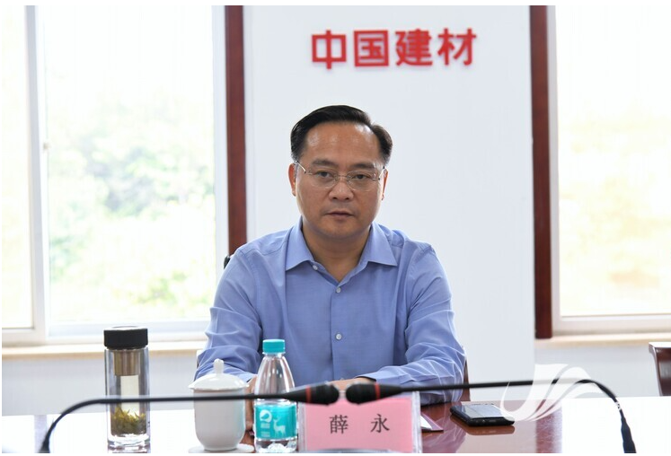 薛永鼓勵(lì)企業(yè)抓住市場(chǎng)機(jī)遇，抓好生產(chǎn)經(jīng)營(yíng)，快馬加鞭、只爭(zhēng)朝夕，加快發(fā)展壯大。同時(shí)，針對(duì)外地貨物運(yùn)輸車(chē)輛，要嚴(yán)格落實(shí)疫情防控各項(xiàng)措施，確保生產(chǎn)安全穩(wěn)定。屬地及有關(guān)部門(mén)要做好項(xiàng)目跟蹤服務(wù)，全力推動(dòng)項(xiàng)目二期早建成早投產(chǎn)早達(dá)效。