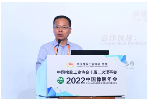 會(huì)議發(fā)布了“2022年度中國(guó)橡膠工業(yè)百?gòu)?qiáng)企業(yè)、誠(chéng)信輪胎經(jīng)銷商、誠(chéng)信橡膠貿(mào)易商和誠(chéng)信橡膠產(chǎn)業(yè)服務(wù)商”名單：