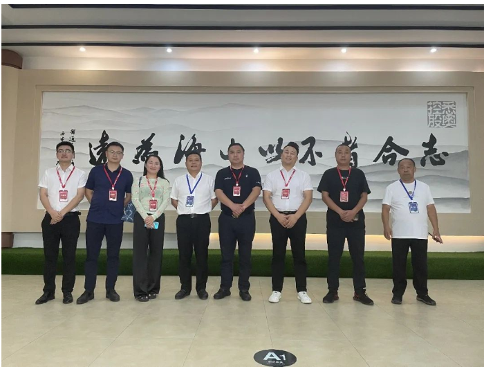 上海綠房置業(yè)相關(guān)領(lǐng)導(dǎo)到訪(fǎng)悉奧涂料考察 上海綠房置業(yè)相關(guān)領(lǐng)導(dǎo)到訪(fǎng)悉奧涂料考察