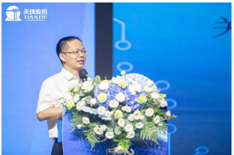 中國(guó)橡膠工業(yè)協(xié)會(huì)副會(huì)長(zhǎng)雷昌純致辭