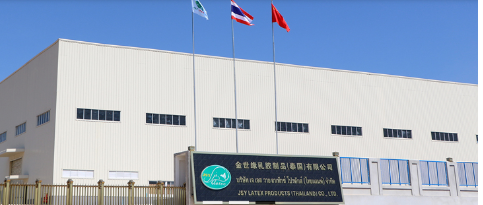 　金世緣踐行“一帶一路”倡議，積極“走出去”全球化布局，在原料來源地泰國羅勇府建設(shè)了占地4.5萬多平方米的生產(chǎn)基地。