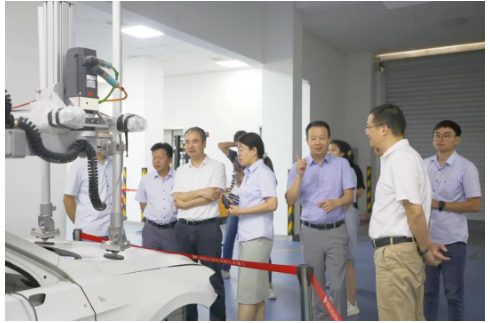 寧波市科技局黨組成員、副局長(zhǎng)陳善福蒞臨建新考察調(diào)研，寧波市科技局平臺(tái)合作處處長(zhǎng)陳靈麗，市場(chǎng)監(jiān)督管理局知識(shí)產(chǎn)權(quán)發(fā)展處副處長(zhǎng)金燕，生產(chǎn)力促進(jìn)中心主任林宏權(quán)，寧?？h科技局局長(zhǎng)應(yīng)利勇等一行陪同調(diào)研。建新總裁趙肇豐，黨總支書記、工會(huì)主席陳春學(xué)等接待來訪領(lǐng)導(dǎo)一行。