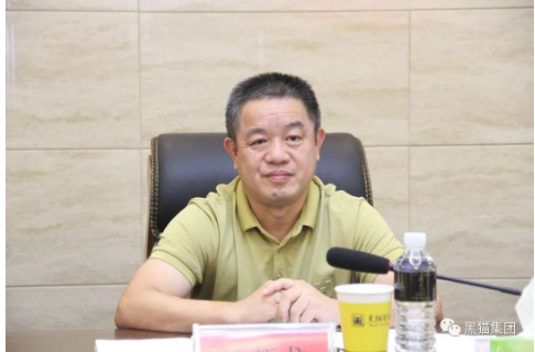 王新龍強(qiáng)調(diào)，黑貓集團(tuán)作為市屬大型國有支柱企業(yè)，要充分發(fā)揮引領(lǐng)示范效應(yīng)，爭先創(chuàng)優(yōu)、走在前列。結(jié)合企業(yè)實(shí)際，要繼續(xù)推進(jìn)績效考核工作更上新臺(tái)階;要進(jìn)一步規(guī)范和完善國有產(chǎn)權(quán)管理;要強(qiáng)化全員安全意識(shí)，壓實(shí)主體責(zé)任，多措并舉，做到全方位的安全生產(chǎn)，加快推進(jìn)三年倍增計(jì)劃，為企業(yè)高質(zhì)量發(fā)展夯實(shí)基礎(chǔ)。