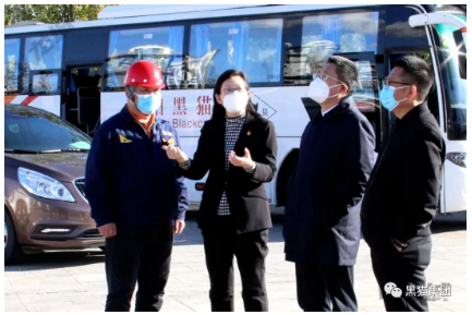 　琚慧敏強調(diào)，企業(yè)要在思想上始終繃緊安全生產(chǎn)這根弦，嚴格落實疫情防控和安全生產(chǎn)主體責(zé)任。要將疫情防控各項政策落實到位，肩負起安全生產(chǎn)第一責(zé)任人責(zé)任，不斷完善應(yīng)急預(yù)案，提高應(yīng)急處置能力，及時妥善應(yīng)對各類突發(fā)事件和異常情況。