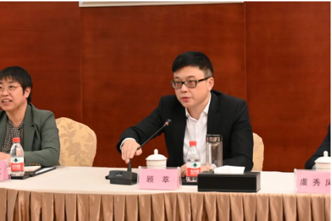 　通用股份董事長顧萃表示，面對輪胎行業(yè)現(xiàn)況，還是存在可提升空間，要根據(jù)宏觀經(jīng)濟(jì)變化設(shè)立大方向目標(biāo)，部署雙向策略，有效推進(jìn)后續(xù)合作。