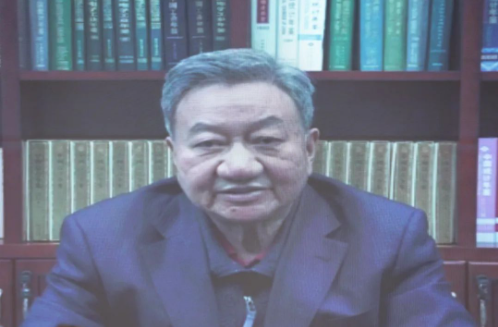 　全球服務(wù)貿(mào)易聯(lián)盟理事長、中國國際經(jīng)濟(jì)交流中心副理事長、商務(wù)部原副部長姜增偉同志在視頻致辭中對(duì)大會(huì)的召開表示祝賀，他指出，輪胎循環(huán)利用關(guān)乎行業(yè)發(fā)展、關(guān)乎環(huán)境保護(hù)，更關(guān)乎國家的經(jīng)濟(jì)安全發(fā)展。提高廢舊輪胎綜合利用水平，實(shí)現(xiàn)資源化利用，不僅可以有效緩解我國橡膠對(duì)外依存度高的現(xiàn)狀，提高橡膠自給率，也能增強(qiáng)汽車等以橡膠為重要原材料的產(chǎn)業(yè)鏈供應(yīng)鏈的穩(wěn)定性與韌性，更好滿足居民消費(fèi)潛力持續(xù)釋放的需要，還能節(jié)約輪胎大量堆存所占用的土地，減少環(huán)境污染，助力碳達(dá)峰、碳中和目標(biāo)的順利實(shí)現(xiàn)。他希望中國輪胎循環(huán)利用協(xié)會(huì)始終堅(jiān)持“為企業(yè)服務(wù)、為行業(yè)服務(wù)”的根本宗旨，進(jìn)一步發(fā)揮自身作用，在反映行業(yè)訴求、加強(qiáng)行業(yè)自律、促進(jìn)行業(yè)發(fā)展等方面積極履職，不斷提升行業(yè)凝聚力，推動(dòng)中國輪胎循環(huán)利用行業(yè)朝著科技引領(lǐng)、綠色低碳、數(shù)字支撐、法制健全的方向不斷邁進(jìn)，為加快中國和全球綠色可持續(xù)發(fā)展做出更大貢獻(xiàn)。