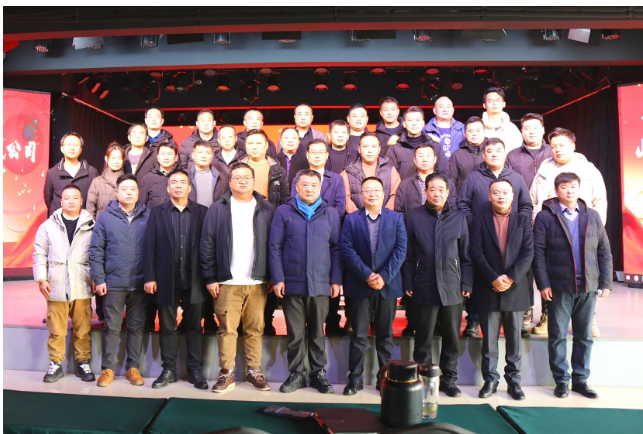 在山東祥通橡塑科技有限公司2023年度銷售工作部署動員會議上，總經(jīng)理張振宇闡述了今年的銷售任務(wù)目標(biāo)：比去年的銷售額翻一番。他強調(diào)，本次會議旨在為新一年的銷售工作定調(diào)子、指方向、鼓干勁。