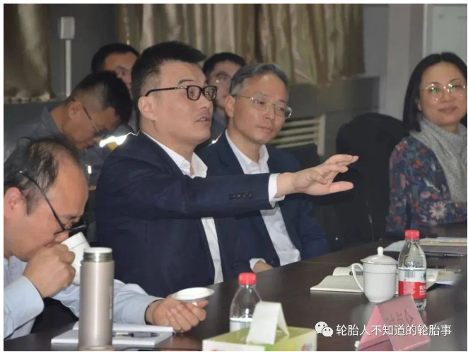 物產(chǎn)中大化工集團黨委副書記、董事、工會主席時貞侖，常務(wù)副總經(jīng)理唐宇清，黨委委員、紀(jì)委書記、監(jiān)事長郭健，黨委辦公室、辦公室副主任、責(zé)任人姚順佳，財務(wù)管理部副經(jīng)理、責(zé)任人馮陳麗，實業(yè)管理部、安全生產(chǎn)部副經(jīng)理、責(zé)任人王艷斌等陪同調(diào)研并發(fā)言。