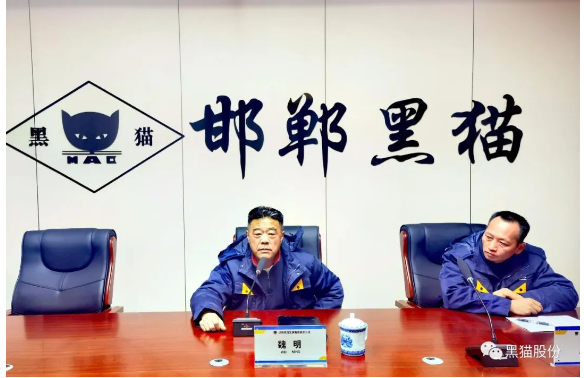 魏明深入一線現(xiàn)場查看生產(chǎn)運(yùn)行、設(shè)備管理、油耗、工藝、質(zhì)量指標(biāo)等情況。