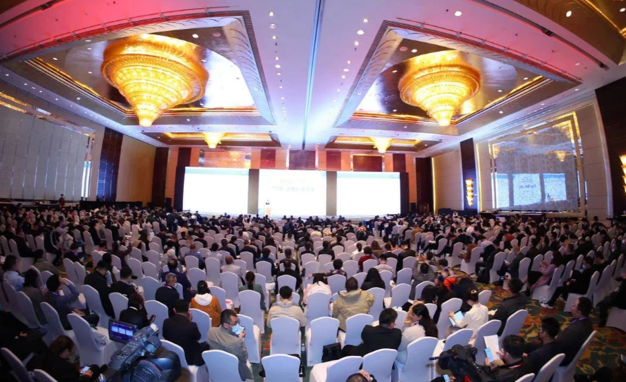 現(xiàn)場還發(fā)布了“2023年度中國橡膠工業(yè)百強企業(yè)，以及誠信輪胎經銷商、誠信橡膠貿易商、誠信橡膠產業(yè)服務商”名單。