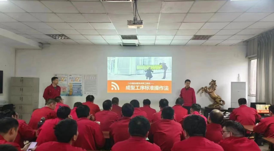 八億橡膠公司成型車間開展自教育實(shí)踐活動(dòng)以來，通過結(jié)合車間實(shí)際情況，采取有力措施，推進(jìn)質(zhì)量管理工作，取得明顯成效。