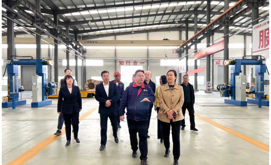 滕州市政協(xié)副主席、工商聯(lián)主席李慧，市委統(tǒng)戰(zhàn)部副部長、工商聯(lián)黨組書記、常務副主席趙海濤一行來蒞臨正威華能項目調研。調研組一行來到正威華能新材料科技有限公司，實地查看了生產車間，與企業(yè)負責人進行了深入交流，聽取了企業(yè)科研成果轉化、運營管理、未來規(guī)劃等情況介紹。