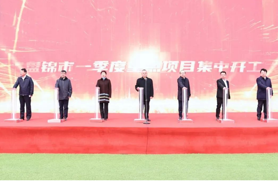 該項(xiàng)目依托遼濱經(jīng)開(kāi)區(qū)內(nèi)豐富的裂解碳五資源和區(qū)位優(yōu)勢(shì)，利用國(guó)橡中心先進(jìn)的乙腈法碳五分離技術(shù)和液相混煉技術(shù)，生產(chǎn)綠色新材料，為綠色輪胎提供更低滾動(dòng)阻力、更短制動(dòng)距離、更好耐磨性的綠色橡膠新材料。