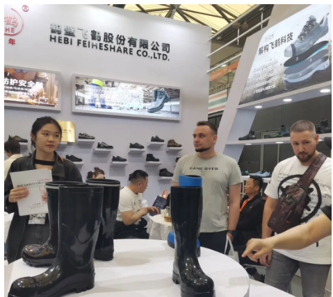 鶴壁飛鶴公司展現(xiàn)實力，多款新品吸引勞保會客戶關(guān)注！