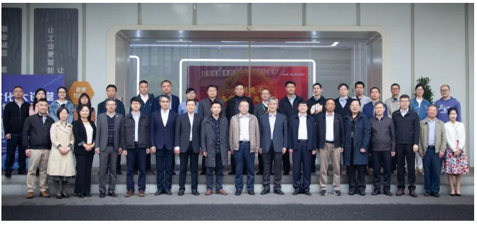 軟控股份有限公司參與了國家重點研發(fā)計劃“全價值鏈產(chǎn)品質(zhì)量精益管控智能分析軟件項目”的研究，以解決流程行業(yè)產(chǎn)品質(zhì)量管控面臨的挑戰(zhàn)。