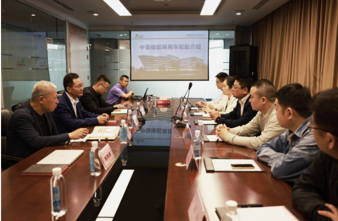 葛總在會(huì)晤中表示，中策橡膠集團(tuán)是長安汽車的長期戰(zhàn)略合作伙伴，也是民族品牌陣營中的好伙伴、好戰(zhàn)友，2022年我們?nèi)〉昧溯喬テ髽I(yè)全球排名第八，中國排名第一的優(yōu)異成績，這樣的成績?nèi)〉秒x不開像長安汽車這樣的戰(zhàn)略伙伴的支持與信任。