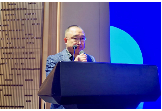 北京馬赫天誠科技有限公司董事長孫超波在致辭中表示，馬赫科技27年來堅持以客戶為中心，堅定地走發(fā)展專業(yè)化的道路。他表示，面對不確定的未來，所有的企業(yè)首先應(yīng)該考慮如何活下去，當(dāng)前唯有以客戶為中心，不斷進(jìn)行技術(shù)創(chuàng)新，努力為客戶提供低成本的產(chǎn)品和優(yōu)質(zhì)的服務(wù)，更好地為客戶提供價值，企業(yè)才能生存和發(fā)展。