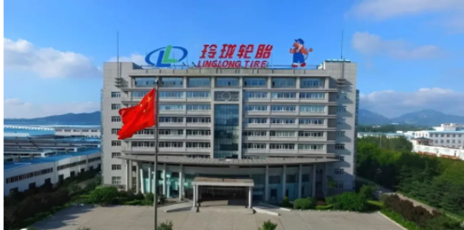 根據(jù)客戶反饋，玲瓏輪胎井下礦用輪胎平均使用壽命400小時(shí)，對(duì)比A輪胎和B輪胎使用壽命分別增加200小時(shí)和150小時(shí)。未來(lái)，玲瓏輪胎表示將結(jié)合市場(chǎng)需求，不斷優(yōu)化產(chǎn)品性能，豐富產(chǎn)品體系，以節(jié)能、高效理念致力產(chǎn)品研發(fā)，為井下礦業(yè)的高質(zhì)量發(fā)展持續(xù)貢獻(xiàn)力