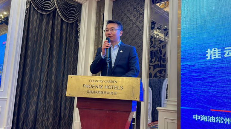 本次年會(huì)共設(shè)置了多個(gè)議題，中海油常州涂料化工研究院有限公司董事長(zhǎng)高楊作《以守正創(chuàng)新推動(dòng)涂料行業(yè)高質(zhì)量發(fā)展》演講，他表示常州涂料院守科研院所精神之正、創(chuàng)現(xiàn)代企業(yè)制度之新，形成了自己企業(yè)發(fā)展的思路。未來(lái)常住院將緊扣主責(zé)主業(yè)，突出核心能力建設(shè)，著力推動(dòng)科技創(chuàng)新;努力探索“低碳”轉(zhuǎn)型方向，融入海油發(fā)展“碳中和”產(chǎn)業(yè)鏈，推動(dòng)涂料新材料業(yè)務(wù)實(shí)現(xiàn)高質(zhì)量可持續(xù)發(fā)展，致力于打造中國(guó)涂料新材料行業(yè)“碳中和” 領(lǐng)軍企業(yè)。