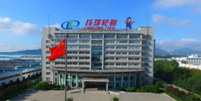 葉露中表示，六安市目前正處于綠色振興趕超發(fā)展的關鍵時期，企業(yè)在我市落戶產(chǎn)業(yè)項目，六安市將一如既往地提供優(yōu)質的服務，并進一步加強在項目選址、用地和設施配套等方面的要素支撐，以推動項目的早期建設、早期投產(chǎn)和早期效益實現(xiàn)。也希望企業(yè)充分發(fā)揮自身優(yōu)勢，積極推介上下游配套企業(yè)到六安市考察指導、投資興業(yè)，實現(xiàn)互利共贏，同時支持革命老區(qū)經(jīng)濟社會的高質量發(fā)展。