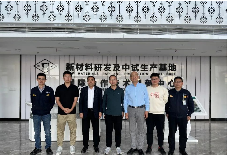 青島黑貓與泰凱英輪胎、青島科技大學舉行戰(zhàn)略合作簽約儀式