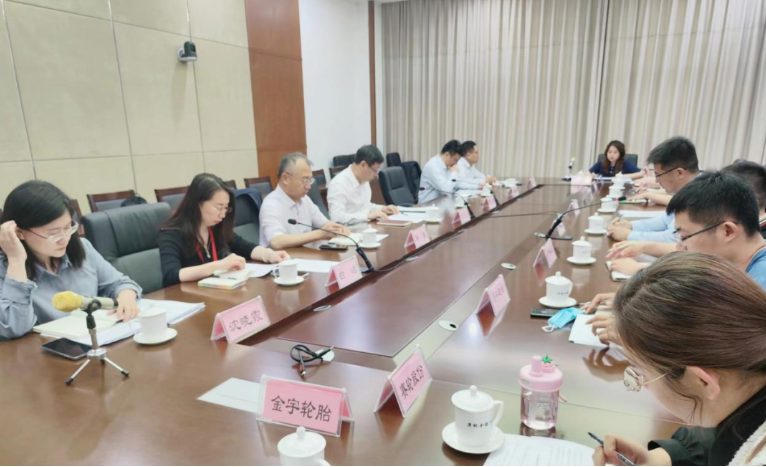 通過此次座談會，山東省貿(mào)促會與橡膠輪胎企業(yè)就行業(yè)發(fā)展進(jìn)行了深入交流和探討，并就未來的發(fā)展方向和挑戰(zhàn)提出了具體建議。山東省將繼續(xù)加大支持力度，推動橡膠輪胎產(chǎn)業(yè)健康發(fā)展，促進(jìn)企業(yè)實現(xiàn)更大的成長和國際化進(jìn)程，為山東省乃至全國的橡膠輪胎行業(yè)注入新的動力。