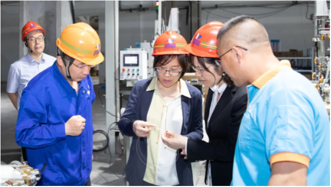 刁青麗在座談會上介紹了中天淮安公司鎮(zhèn)江工廠的生產(chǎn)經(jīng)營情況，并詳細匯報了中天淮安項目未來的銷售布局和人才戰(zhàn)略規(guī)劃。她表示，中天淮安項目將繼續(xù)堅持"人才強基，科技強企"的發(fā)展戰(zhàn)略，積極與各大產(chǎn)學研平臺對接，為項目的后續(xù)發(fā)展提供動力。