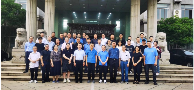 通過(guò)本次會(huì)議，力車胎行業(yè)展現(xiàn)出了強(qiáng)大的發(fā)展勢(shì)頭和廣闊的前景。力車胎分會(huì)將繼續(xù)致力于推動(dòng)行業(yè)的創(chuàng)新發(fā)展，以實(shí)現(xiàn)力車胎行業(yè)的綠色、低碳、智能化、數(shù)字化、可持續(xù)、高質(zhì)量發(fā)展。相信在全行業(yè)的共同努力下，力車胎行業(yè)將迎來(lái)更加美好的未來(lái)。