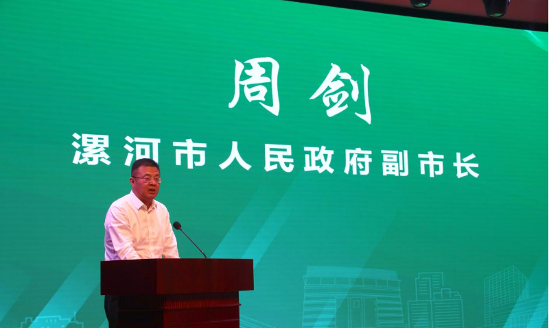 漯河市政府副市長(zhǎng)周劍和區(qū)黨工委書記趙煥林也在簽約儀式上致辭。周劍表示，簽約各方應(yīng)發(fā)揮各自優(yōu)勢(shì)，整合資源，提升合作水平，共同推動(dòng)經(jīng)開區(qū)液壓科技產(chǎn)業(yè)的發(fā)展壯大。趙煥林則指出，利通科技作為北交所上市企業(yè)和國(guó)內(nèi)液壓膠管龍頭企業(yè)，此次進(jìn)軍產(chǎn)業(yè)產(chǎn)品延伸延展應(yīng)用的新領(lǐng)域，充分展現(xiàn)了公司將創(chuàng)新置于發(fā)展的核心地位。他希望通過(guò)此次簽約，實(shí)現(xiàn)強(qiáng)強(qiáng)聯(lián)合，重塑優(yōu)勢(shì)，實(shí)現(xiàn)行業(yè)領(lǐng)先。