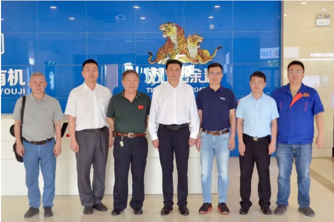 此次訪問(wèn)為雙虎涂料與中國(guó)涂料工業(yè)協(xié)會(huì)加強(qiáng)合作提供了重要契機(jī)。雙方將進(jìn)一步加強(qiáng)交流與合作，共同推動(dòng)中國(guó)涂料行業(yè)的繁榮與發(fā)展。