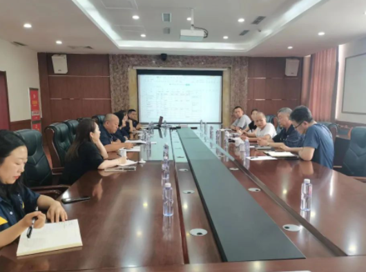 朝陽市高新技術(shù)開發(fā)區(qū)管委會副主任柳云率領(lǐng)相關(guān)領(lǐng)導(dǎo)一行考察了朝陽黑貓公司。