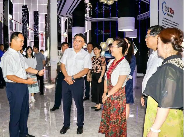 濟寧市政協(xié)副主席、市工商聯(lián)主席李敬一行于7月19日到訪山東濱澳電線電纜有限公司，對企業(yè)的發(fā)展和創(chuàng)新工作進行了調研指導。此次調研活動得到了濱州市政協(xié)副主席侯學峰、市政協(xié)黨組成員甄恩如以及園區(qū)領導的陪同。