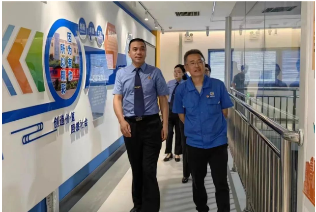 貴州省貴陽市修文縣人民檢察院黨組書記、檢察長周倫率領(lǐng)團(tuán)隊一行，對貴州輪胎股份有限公司進(jìn)行了實地走訪。