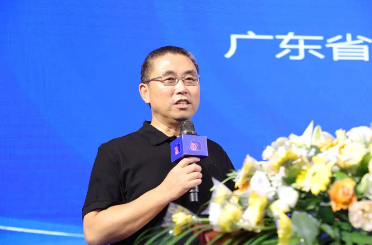 陳冰會(huì)長(zhǎng)在講話中指出，今年是改革開放45周年，也是經(jīng)濟(jì)形勢(shì)最嚴(yán)峻的一年，但他認(rèn)為這也可能是未來幾年最好的一年。然而，當(dāng)前的經(jīng)濟(jì)形勢(shì)仍然嚴(yán)峻，經(jīng)濟(jì)復(fù)蘇出現(xiàn)滯后，特別是二季度經(jīng)濟(jì)回落加速，三季度依然沒有好轉(zhuǎn)的跡象。
