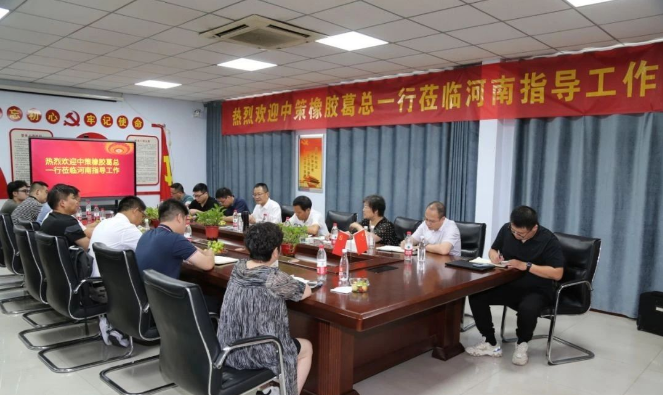 豫德隆表示，葛總此次蒞臨豫德隆集團(tuán)，不僅為企業(yè)帶來了信心，更明確了未來的發(fā)展方向。他鼓勵(lì)與會(huì)者充分發(fā)揮各自的優(yōu)勢，調(diào)整產(chǎn)銷結(jié)構(gòu)，優(yōu)化管理流程。豫德隆還強(qiáng)調(diào)，跟隨中策橡膠集團(tuán)，將能夠在中國輪胎行業(yè)中始終走在前列，通過精耕細(xì)作、敬業(yè)精神以及團(tuán)結(jié)合作，推動(dòng)中策橡膠集團(tuán)在河南地區(qū)的品牌持續(xù)壯大。