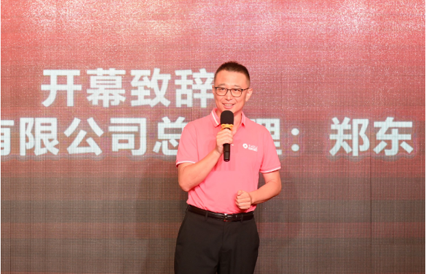吉林省輪達(dá)商貿(mào)有限公司總經(jīng)理鄭東在會(huì)上發(fā)表了致辭，他對(duì)到場(chǎng)的合作伙伴表示感謝，并強(qiáng)調(diào)了中策橡膠與吉林輪達(dá)之間的緊密合作關(guān)系。他表示，只有與中策攜手前行，與大品牌同行，才能保持持續(xù)的盈利，他呼吁與廠商加強(qiáng)合作，實(shí)現(xiàn)雙向賦能，共同推動(dòng)行業(yè)的繁榮發(fā)展。