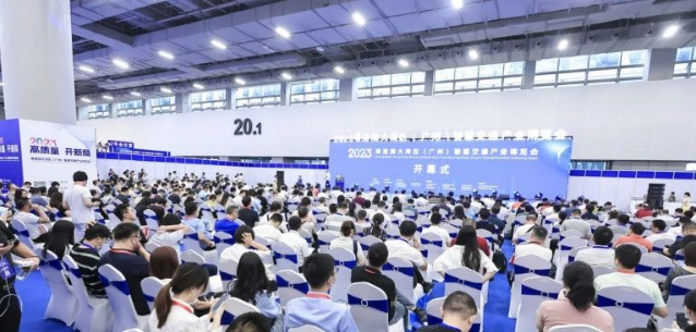 2023粵港澳大灣區(qū)(廣州)智慧交通產(chǎn)業(yè)博覽會(huì)于8月24-26日盛大開幕。在這個(gè)為期三天的盛會(huì)上，城市智慧交通領(lǐng)域的創(chuàng)新與融合成為了焦點(diǎn)。以“高質(zhì)量 開新局”為主題的本次博覽會(huì)聚焦于構(gòu)建立體交通產(chǎn)業(yè)生態(tài)，涵蓋了智慧交通、智慧港口、智慧停車、軌道交通、國(guó)際客車與新能源車輛等主題。
