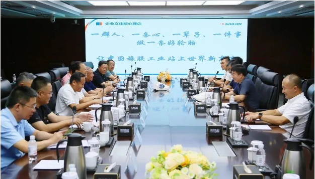 山東省道路運(yùn)輸協(xié)會(huì)會(huì)長(zhǎng)孫慶民，聯(lián)同多位協(xié)會(huì)領(lǐng)導(dǎo)和企業(yè)高管到賽輪集團(tuán)進(jìn)行訪(fǎng)問(wèn)。賽輪集團(tuán)總裁謝小紅及團(tuán)隊(duì)熱情接待了到訪(fǎng)的嘉賓。