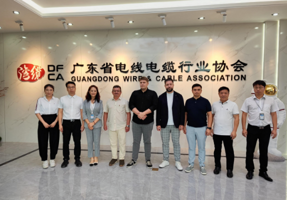 俄羅斯代表表示，此次廣東省電線電纜行業(yè)協(xié)會的交流活動是一次富有成果的訪問。他們不僅關注設備采購，還發(fā)現(xiàn)了連接器線束、新能源線纜等潛在商機。他們熱切期待著中國企業(yè)能夠前往俄羅斯考察，并在未來實現(xiàn)更緊密的中俄合作。