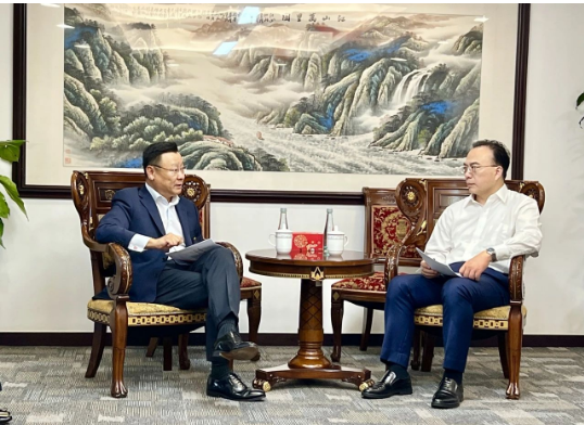 卡博特公司執(zhí)行副總裁、高性能材料業(yè)務總裁、亞太區(qū)總裁朱戟等一行于 8月29日拜會了上海市商務委主任朱民等有關領導，就未來的投資計劃、綠色低碳發(fā)展以及外資政策等問題進行了深入探討。